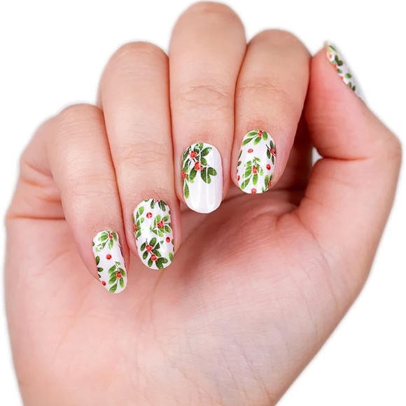 Color Street Holiday Nails - Berry Merry - Picture 3 of 6